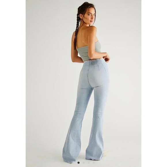 New Free People Jayde Flare Jeans High Rise in Light Blue Sea Wash - Picture 11 of 11